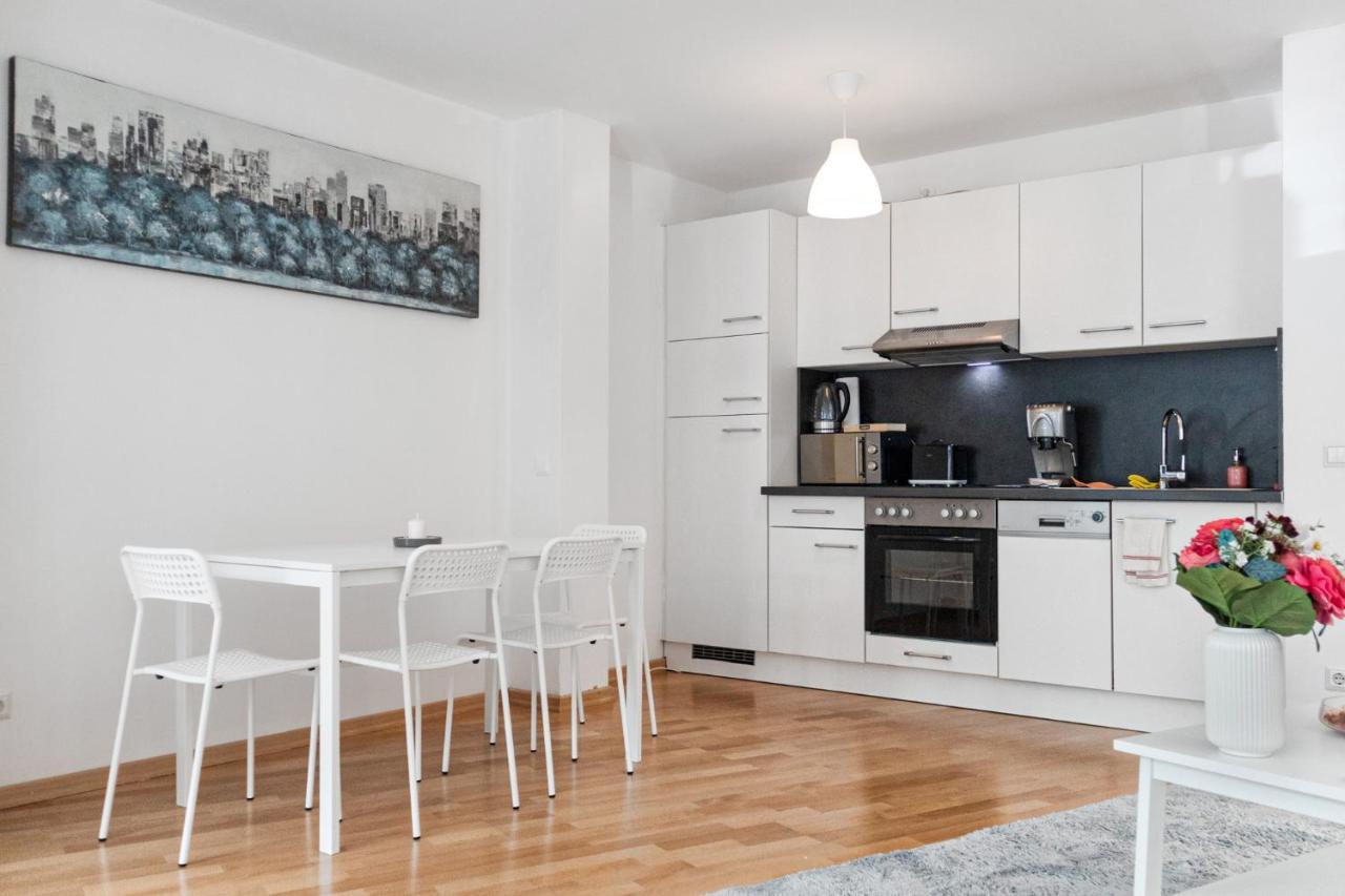 Gasometer Apartment - Designer Building With Amazing View ウィーン エクステリア 写真
